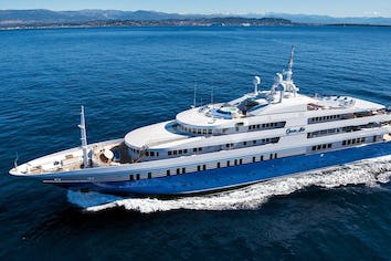 Queen Miri Superyacht Charter